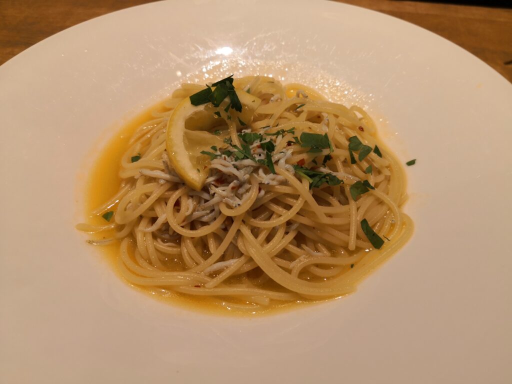 釜揚げしらすとレモンのアーリオオーリオ ペペロンチーノ｜ド・マーレ湘南 藤沢店