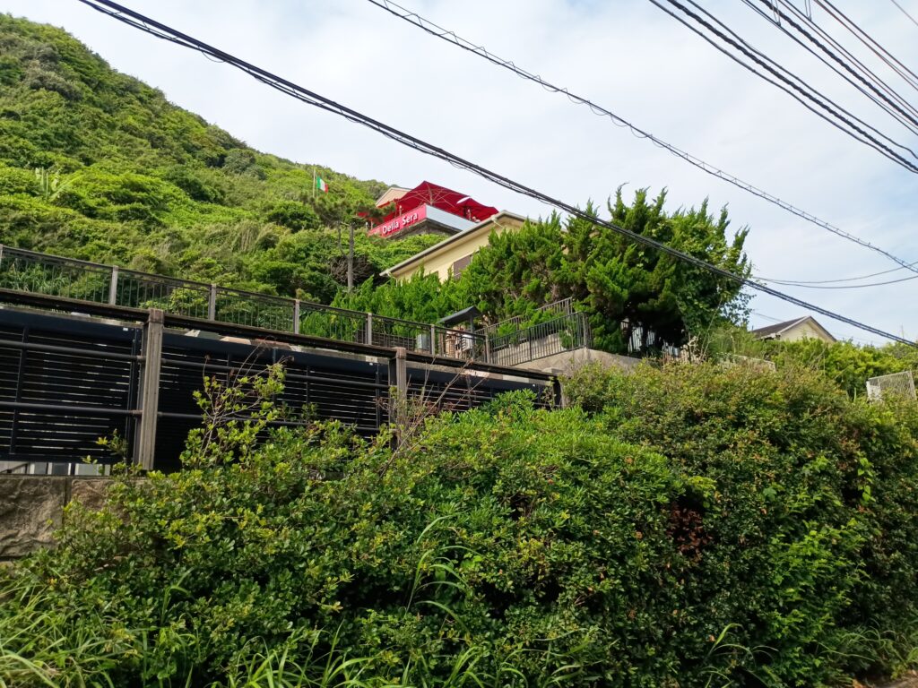 お店は崖の上にある｜アマルフィイデラセーラ